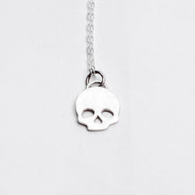 Load image into Gallery viewer, Silver Skull Pendant